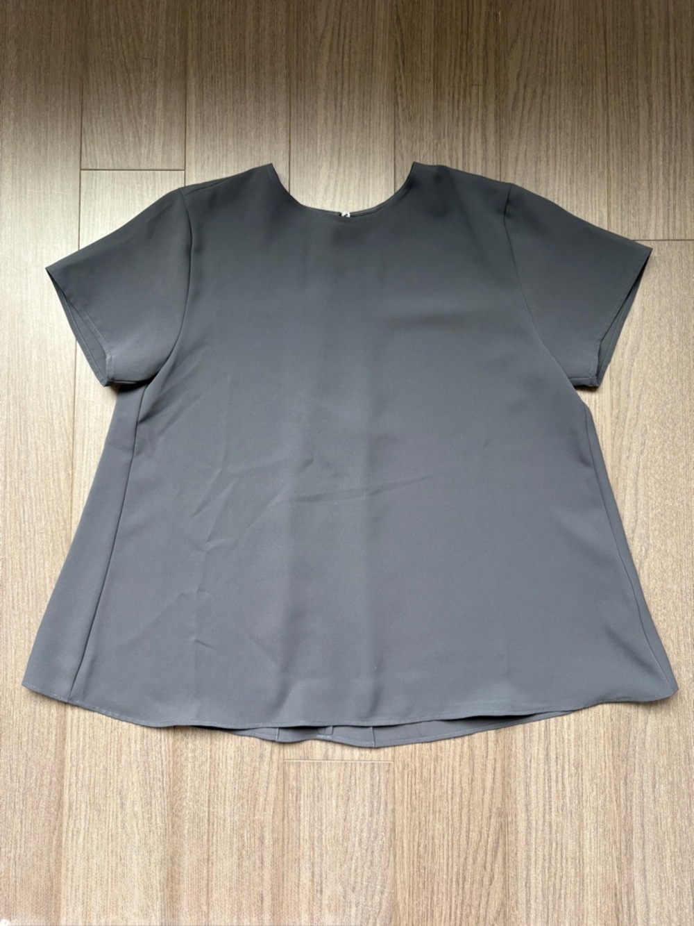 UNIQLO Women Drape Short Sleeve Blouse in Dark Grey (size XS)